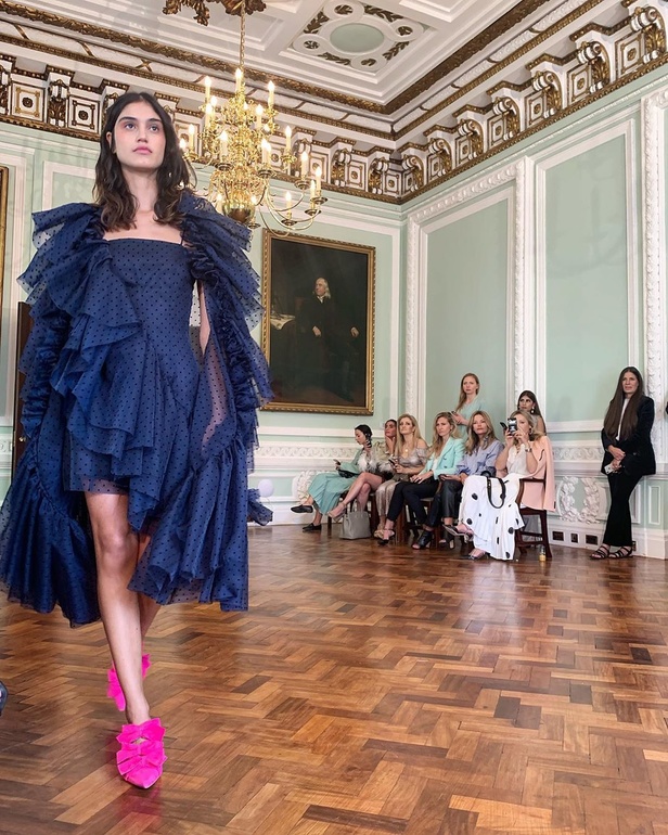 اسبوع الموضة في لندن 2019 أزياء OSMAN الفاخرة لربيع وصيف 2020