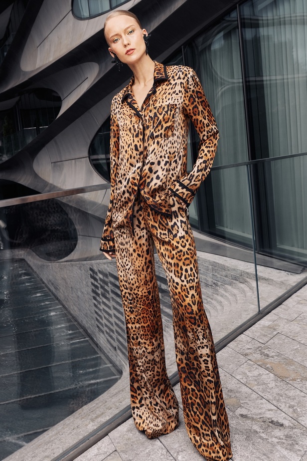 صور عرض أزياء مجموعة Naeem Khan نعيم خان لموسم ربيع 2021