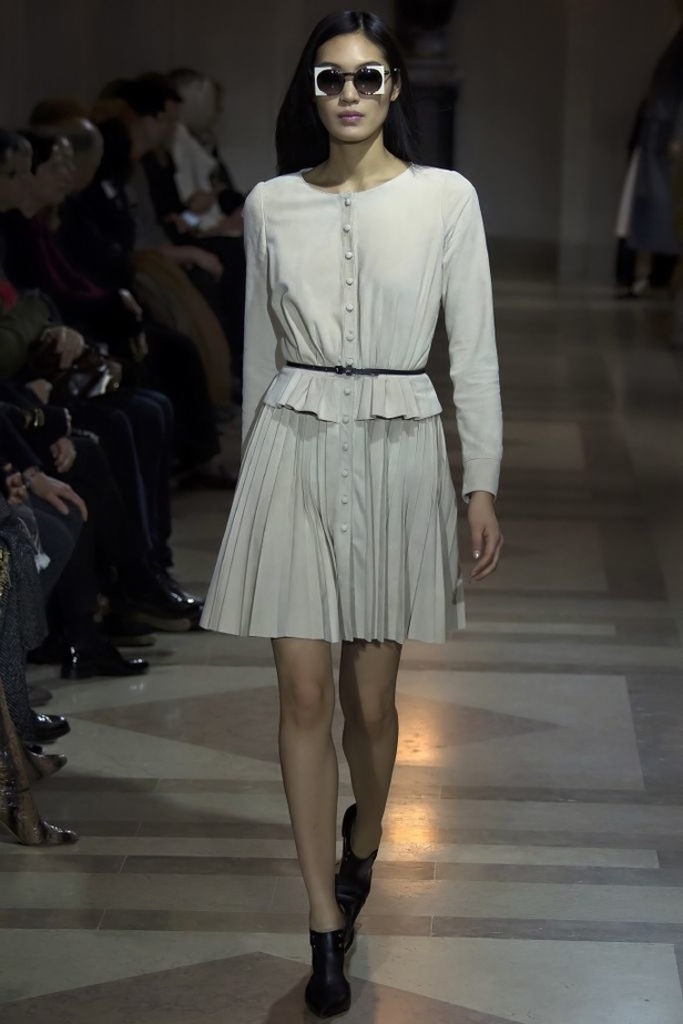 الفساتين بأشكالها وألوانها تغزو عرض كارولينا هيريرا