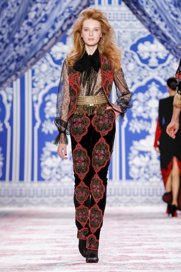 عرض أزياء نعيم خان لخريف وشتاء 2019‏