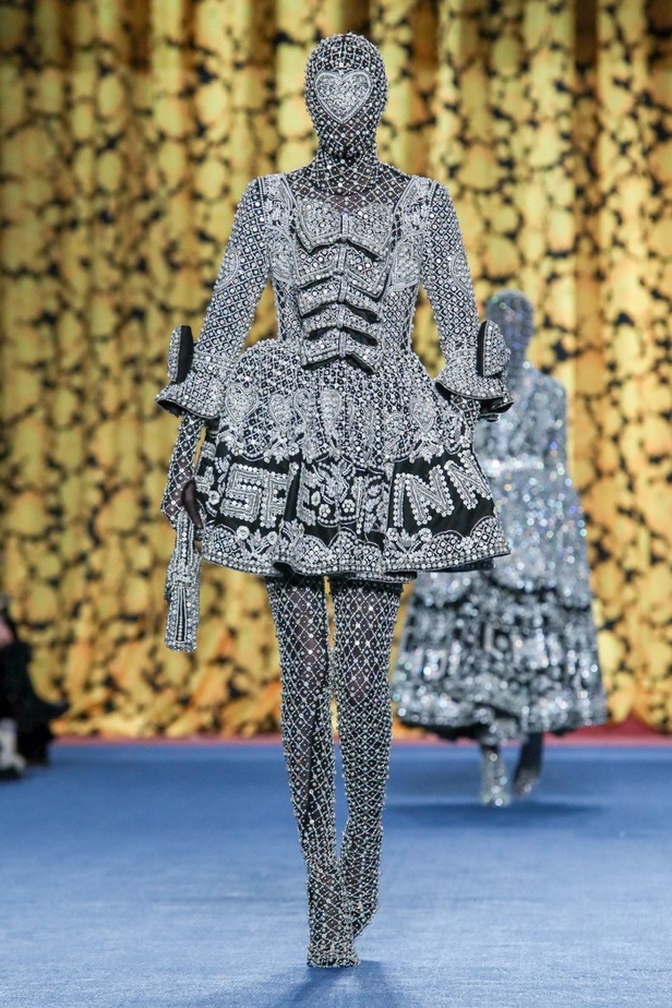 عرض أزياء Richard Quinn لخريف وشتاء 2020-2021