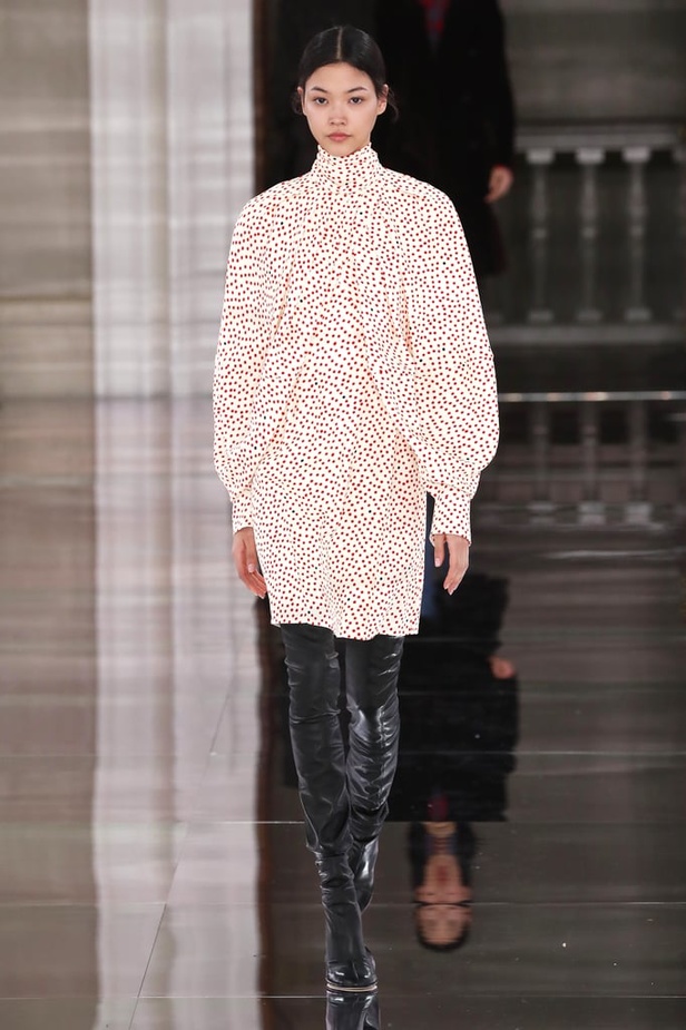 ازياء فكتوريا بيكهام  الفخمة من اسبوع الموضة في لندن 2020