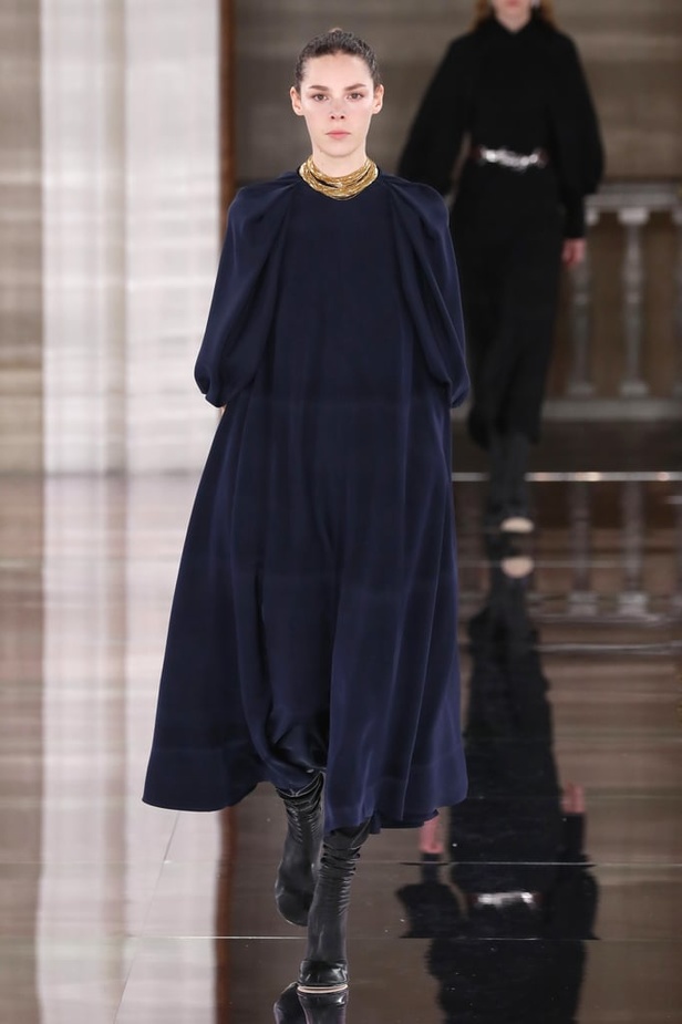 ازياء فكتوريا بيكهام  الفخمة من اسبوع الموضة في لندن 2020