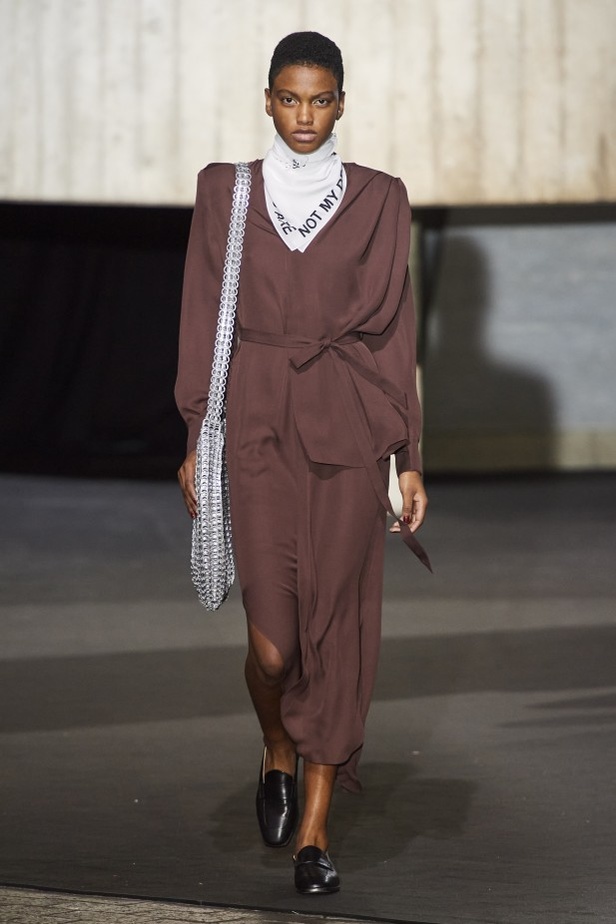 مجموعة الالبسة الجاهزة من Roland Mouret لخريف وشتاء 2020-2021