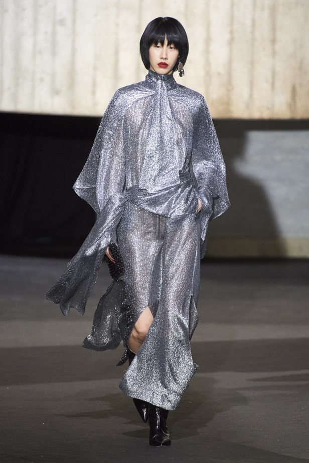 مجموعة الالبسة الجاهزة من Roland Mouret لخريف وشتاء 2020-2021