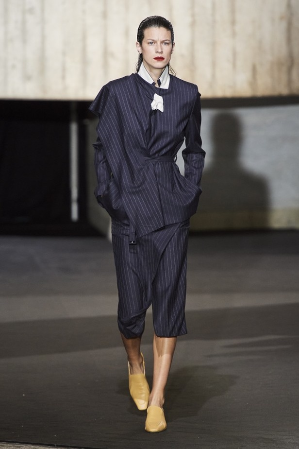 مجموعة الالبسة الجاهزة من Roland Mouret لخريف وشتاء 2020-2021