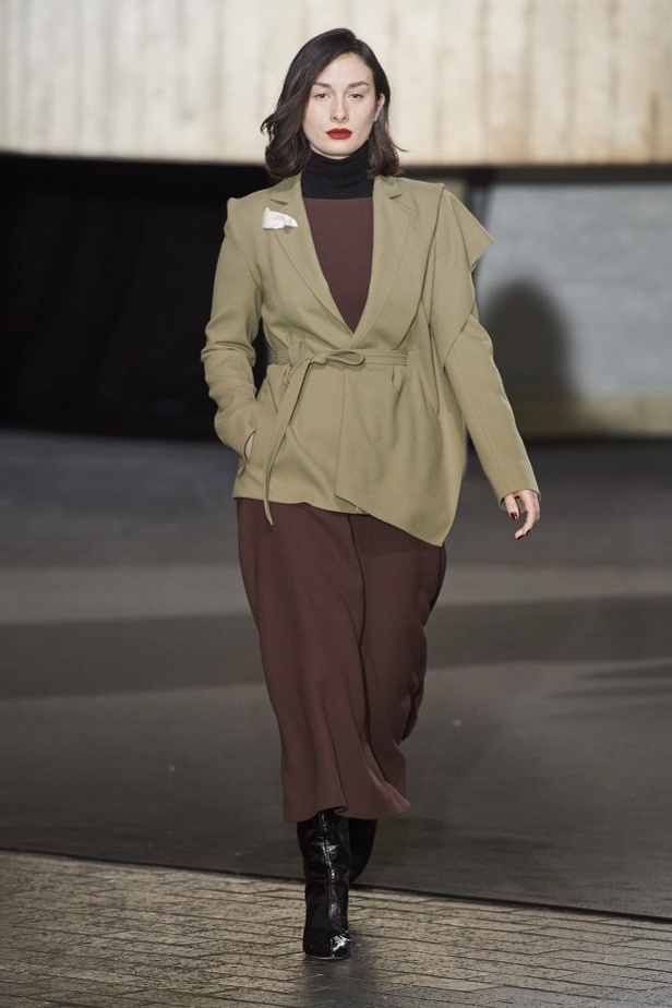 مجموعة الالبسة الجاهزة من Roland Mouret لخريف وشتاء 2020-2021