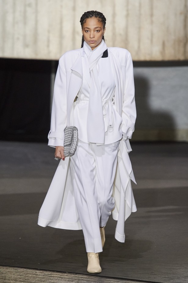 مجموعة الالبسة الجاهزة من Roland Mouret لخريف وشتاء 2020-2021