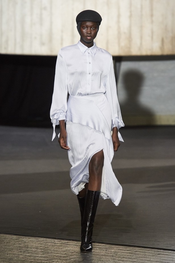 مجموعة الالبسة الجاهزة من Roland Mouret لخريف وشتاء 2020-2021