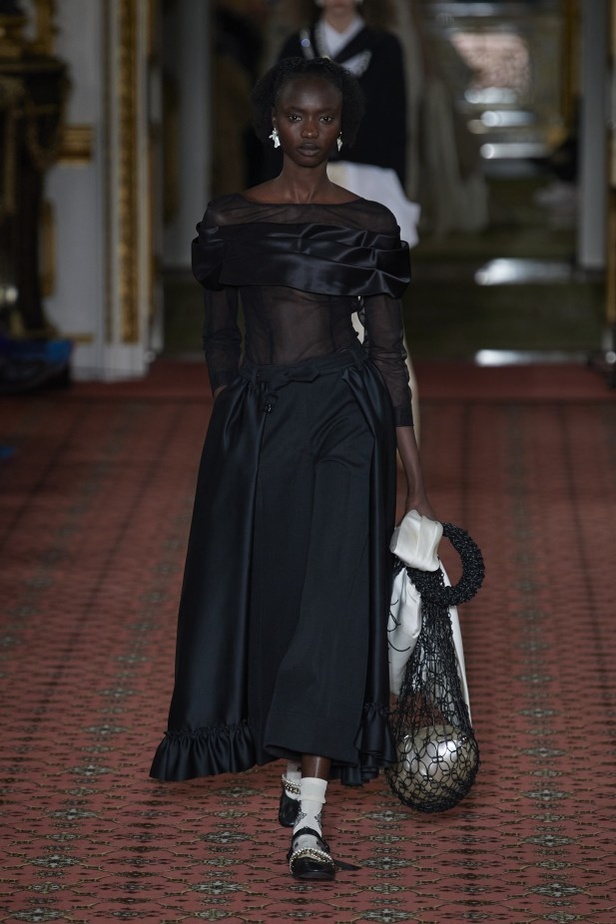 مجموعة الالبسة الفاخرة من SIMONE ROCHA لخريف وشتاء 2020-2021