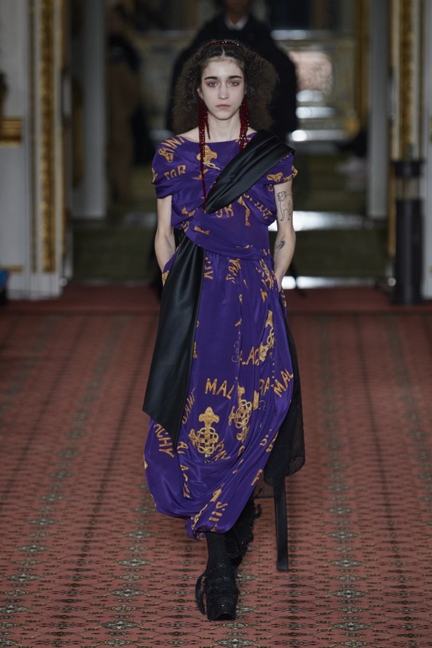 مجموعة الالبسة الفاخرة من SIMONE ROCHA لخريف وشتاء 2020-2021