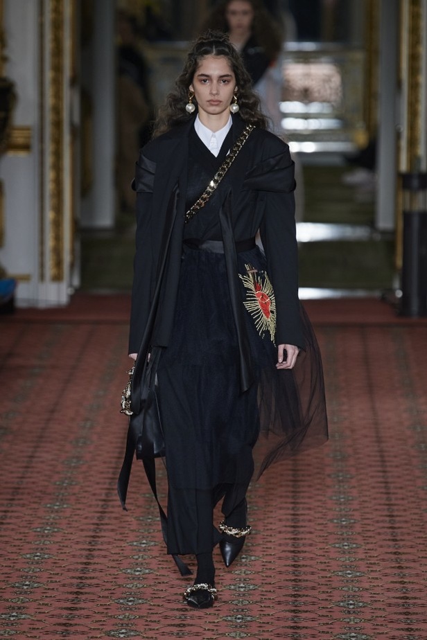 مجموعة الالبسة الفاخرة من SIMONE ROCHA لخريف وشتاء 2020-2021