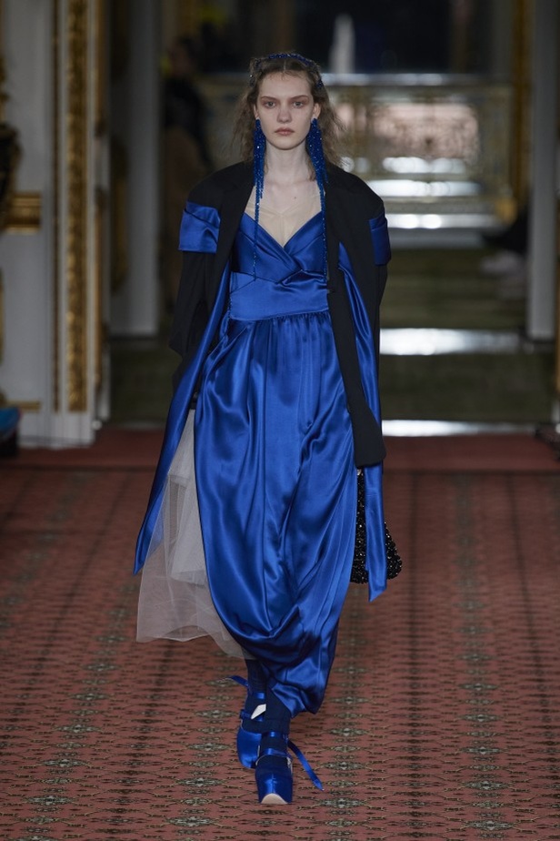 مجموعة الالبسة الفاخرة من SIMONE ROCHA لخريف وشتاء 2020-2021