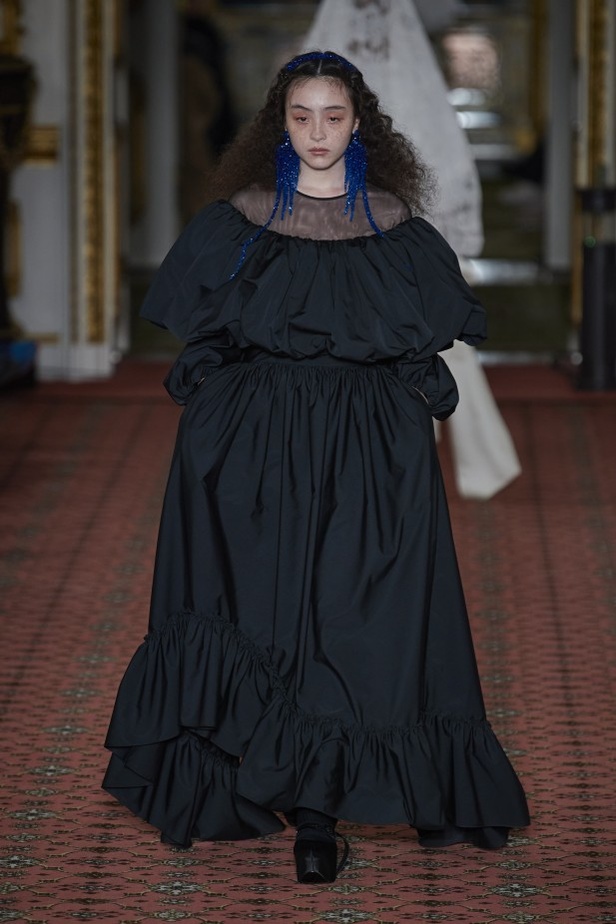 مجموعة الالبسة الفاخرة من SIMONE ROCHA لخريف وشتاء 2020-2021