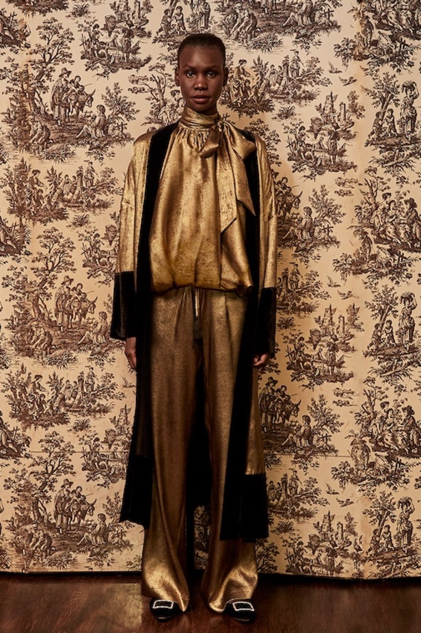 مجموعة Badgley Mischka لموسم خريف وشتاء 2021-2022