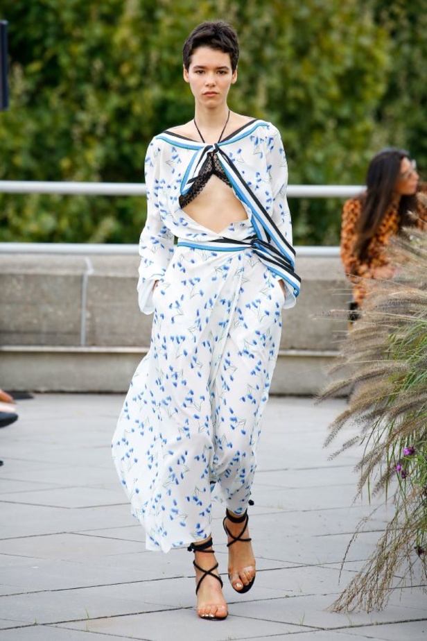 عرض أزياء Roland Mouret لربيع وصيف ٢٠١٩ !