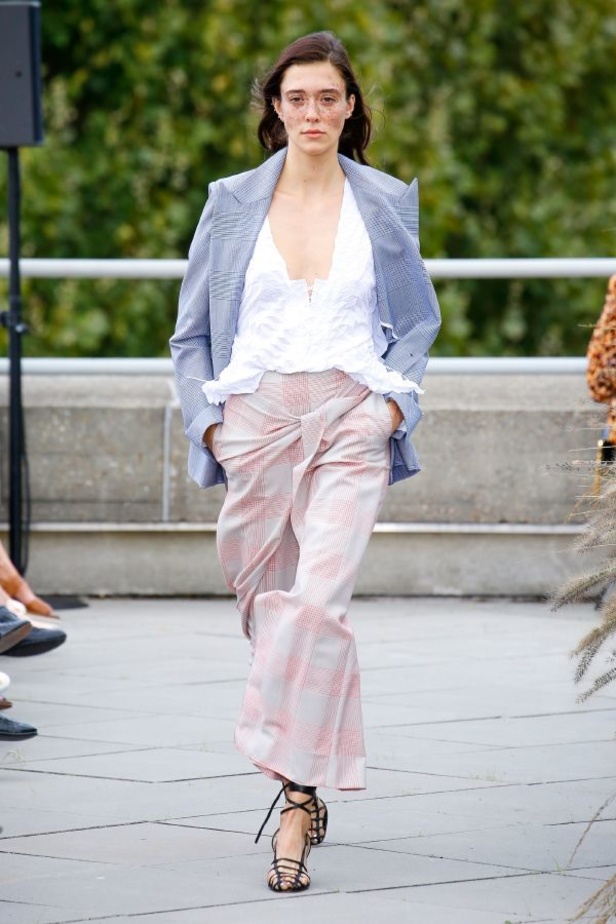 عرض أزياء Roland Mouret لربيع وصيف ٢٠١٩ !