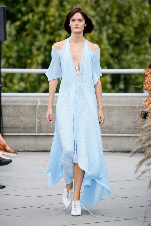 عرض أزياء Roland Mouret لربيع وصيف ٢٠١٩ !