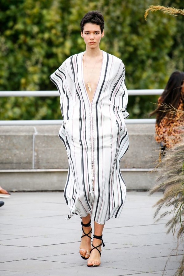 عرض أزياء Roland Mouret لربيع وصيف ٢٠١٩ !