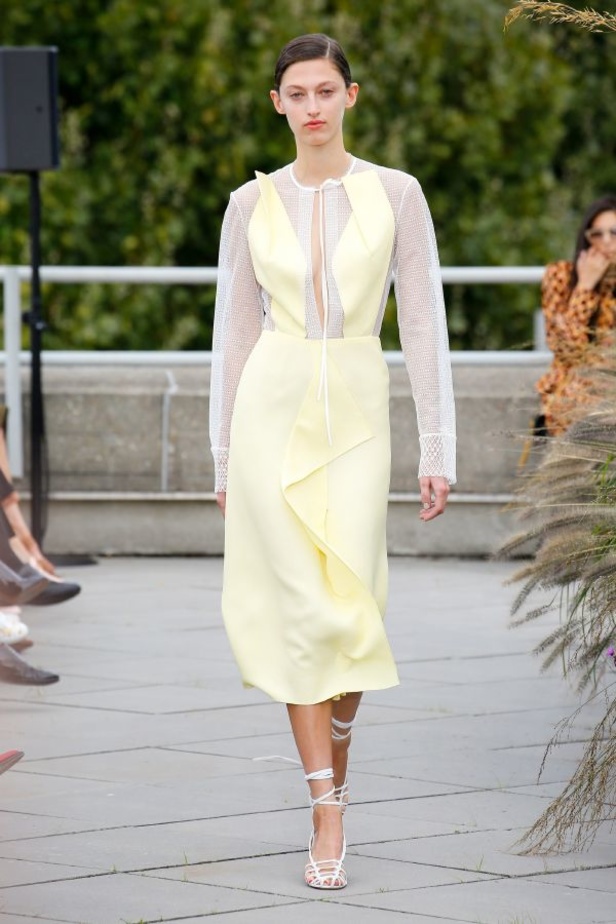 عرض أزياء Roland Mouret لربيع وصيف ٢٠١٩ !