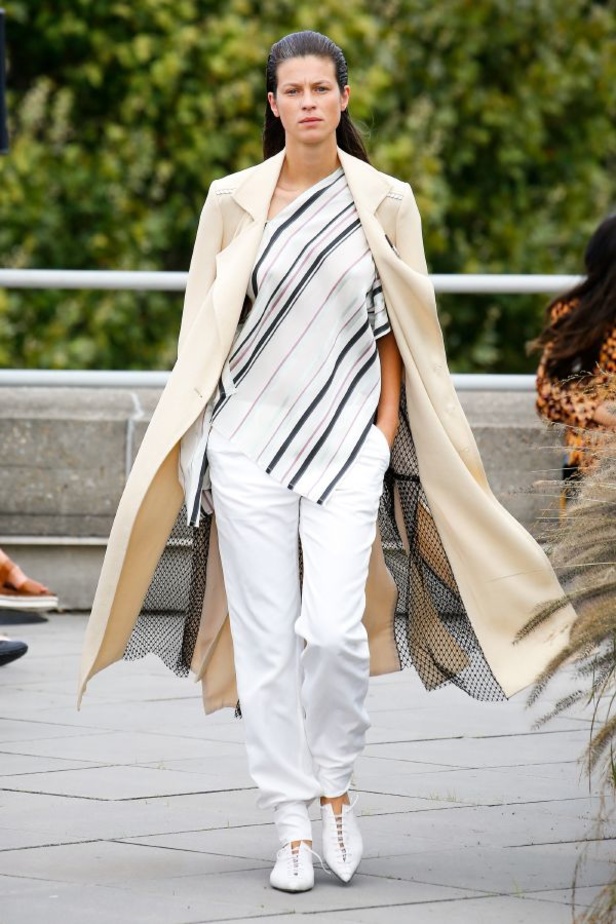 عرض أزياء Roland Mouret لربيع وصيف ٢٠١٩ !