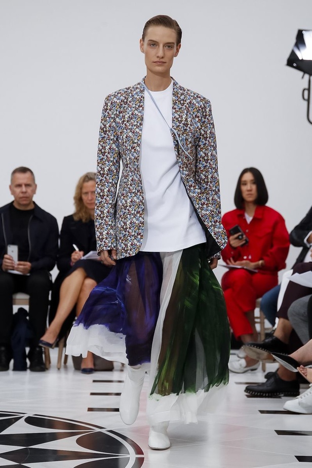 عرض ازياء فيكتوريا بيكهام لربيع وصيف 2019