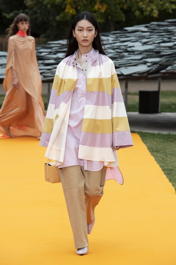 اسبوع الموضة في لندن 2019 أزياء ROKSANDA لربيع وصيف 2020