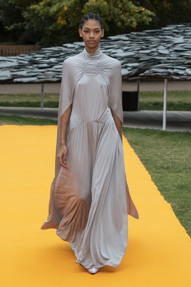 اسبوع الموضة في لندن 2019 أزياء ROKSANDA لربيع وصيف 2020