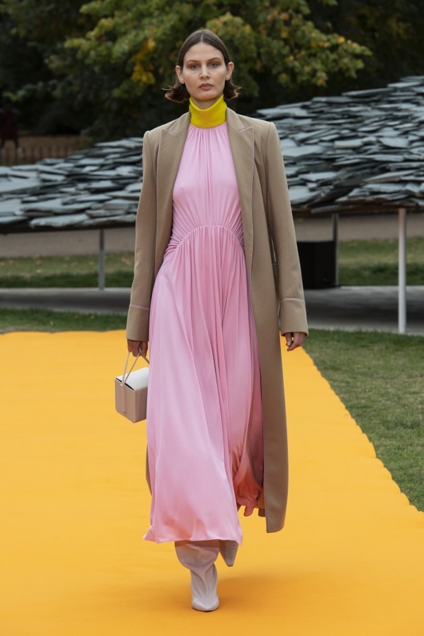 اسبوع الموضة في لندن 2019 أزياء ROKSANDA لربيع وصيف 2020