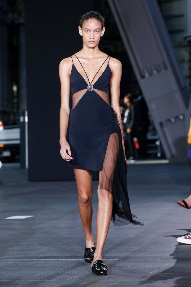 اسبوع الموضة في لندن 2019   مجموعة أزياء ديفيد كوما الجاهزة لربيع وصيف 2020