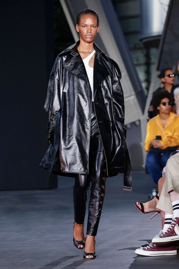 اسبوع الموضة في لندن 2019   مجموعة أزياء ديفيد كوما الجاهزة لربيع وصيف 2020