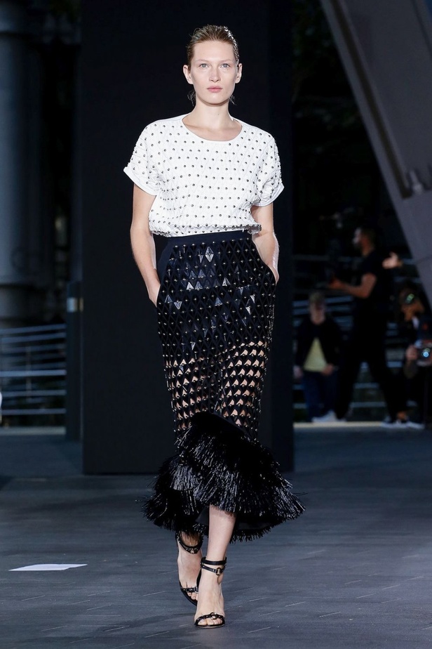 اسبوع الموضة في لندن 2019   مجموعة أزياء ديفيد كوما الجاهزة لربيع وصيف 2020