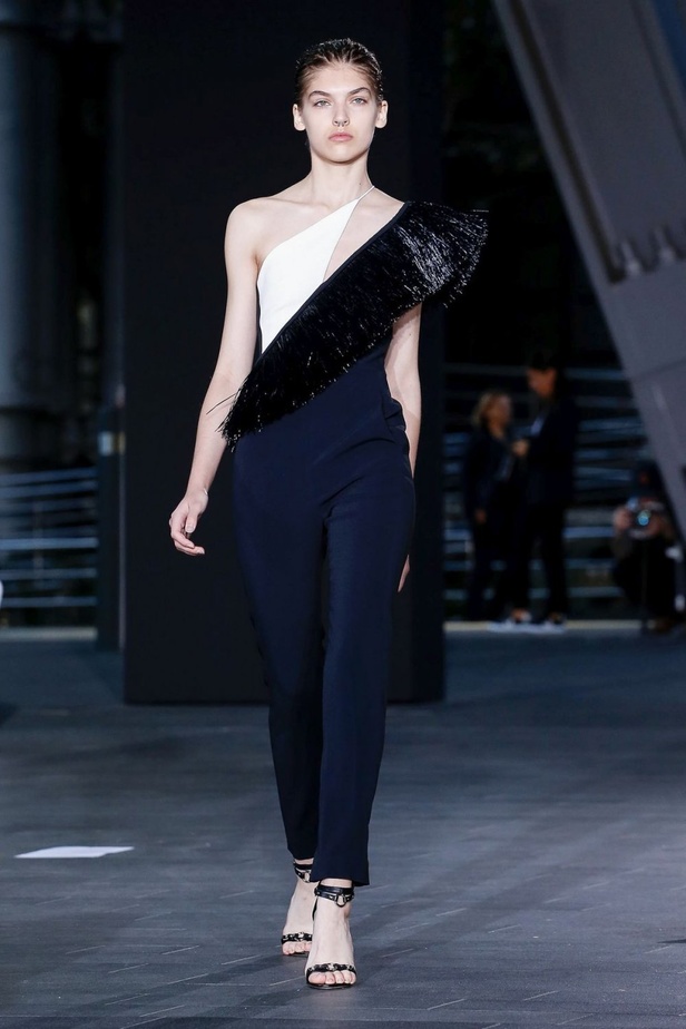 اسبوع الموضة في لندن 2019   مجموعة أزياء ديفيد كوما الجاهزة لربيع وصيف 2020