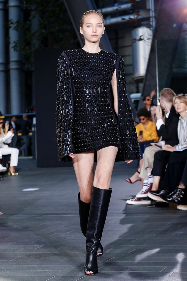 اسبوع الموضة في لندن 2019   مجموعة أزياء ديفيد كوما الجاهزة لربيع وصيف 2020