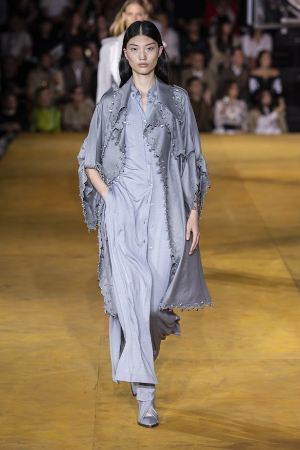 اسبوع الموضة في لندن 2019 عرض أزياء BURBERRY لربيع وصيف 2020