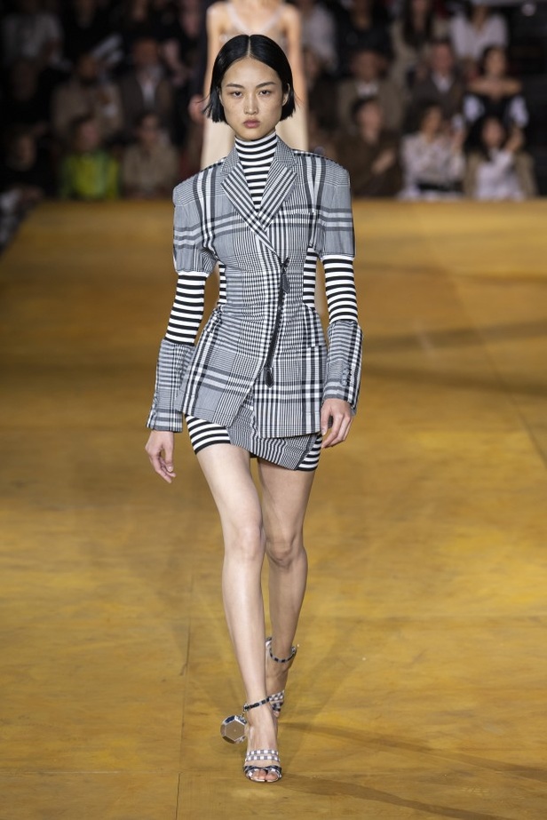 اسبوع الموضة في لندن 2019 عرض أزياء BURBERRY لربيع وصيف 2020