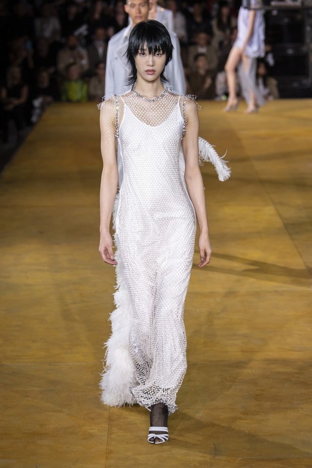 اسبوع الموضة في لندن 2019 عرض أزياء BURBERRY لربيع وصيف 2020