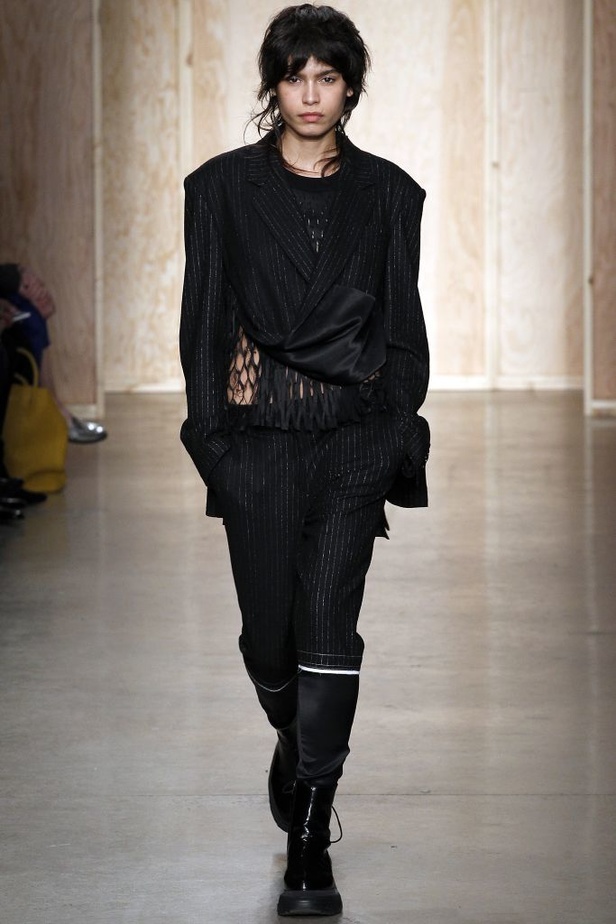 عرض ازياء "دي كاي أن واي" خريف وشتاء 2016-2017