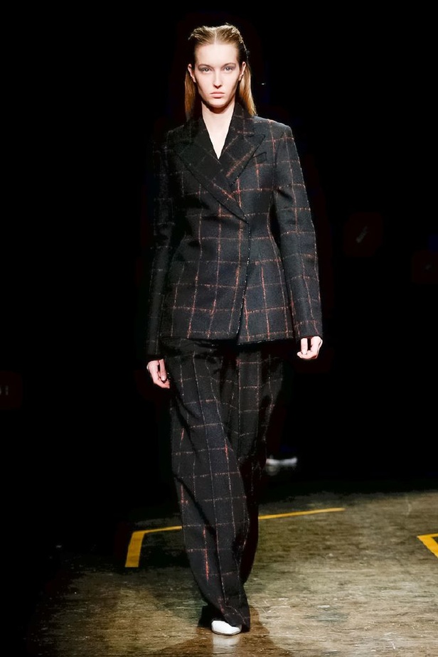 عرض أزياء بوس لموسم خريف وشتاء 2018‏