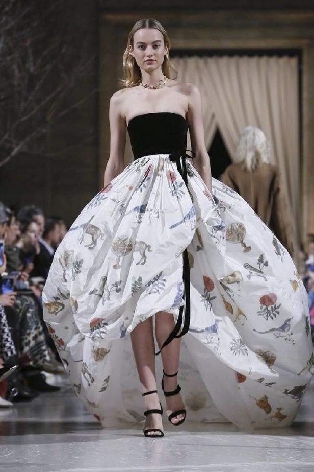 عرض أزياء اوسكار دي لارانتا لموسم خريف وشتاء 2018