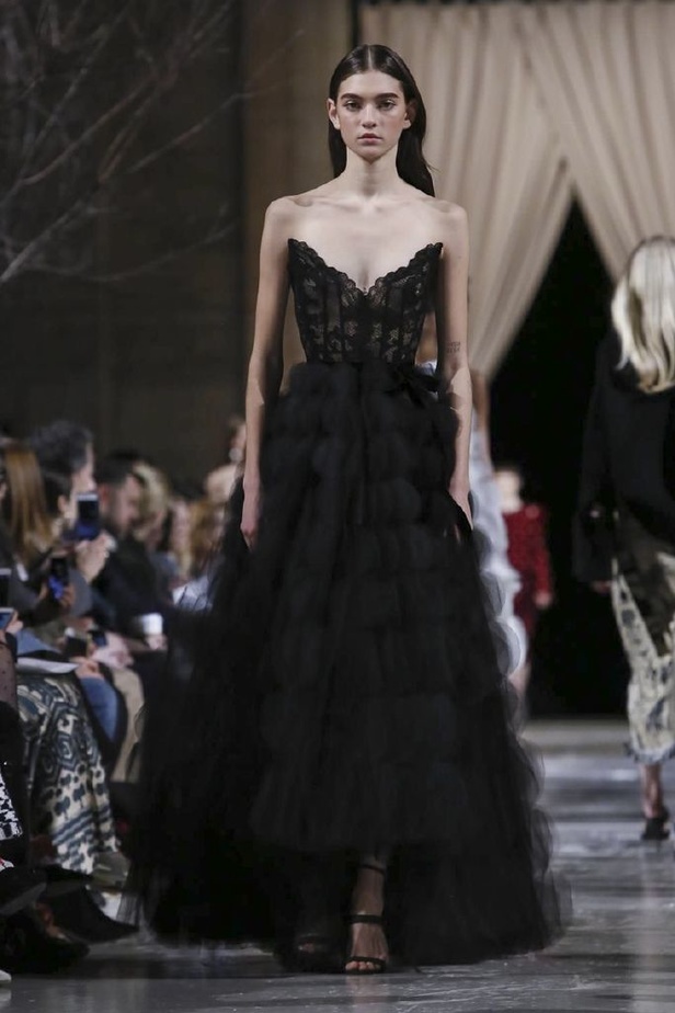 عرض أزياء اوسكار دي لارانتا لموسم خريف وشتاء 2018