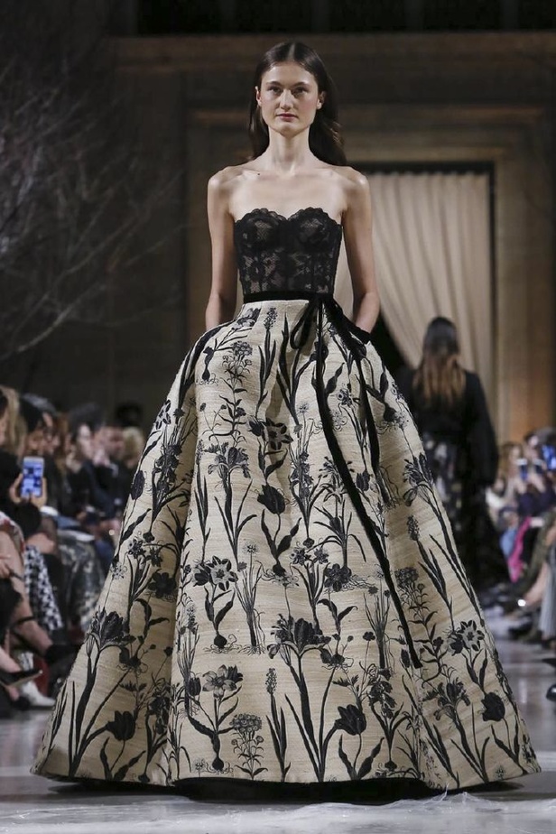 عرض أزياء اوسكار دي لارانتا لموسم خريف وشتاء 2018