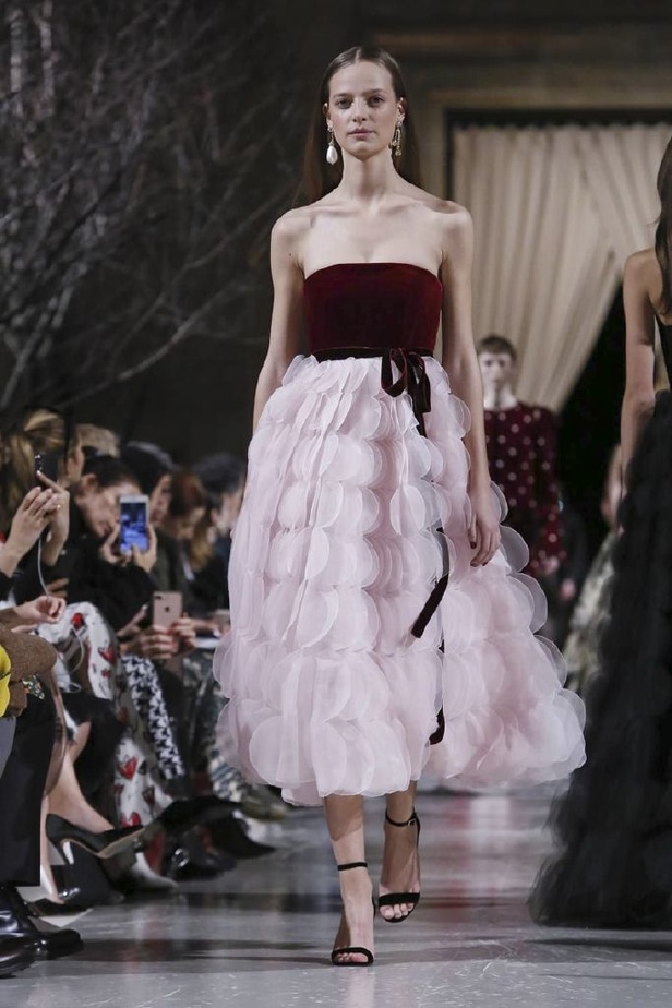 عرض أزياء اوسكار دي لارانتا لموسم خريف وشتاء 2018