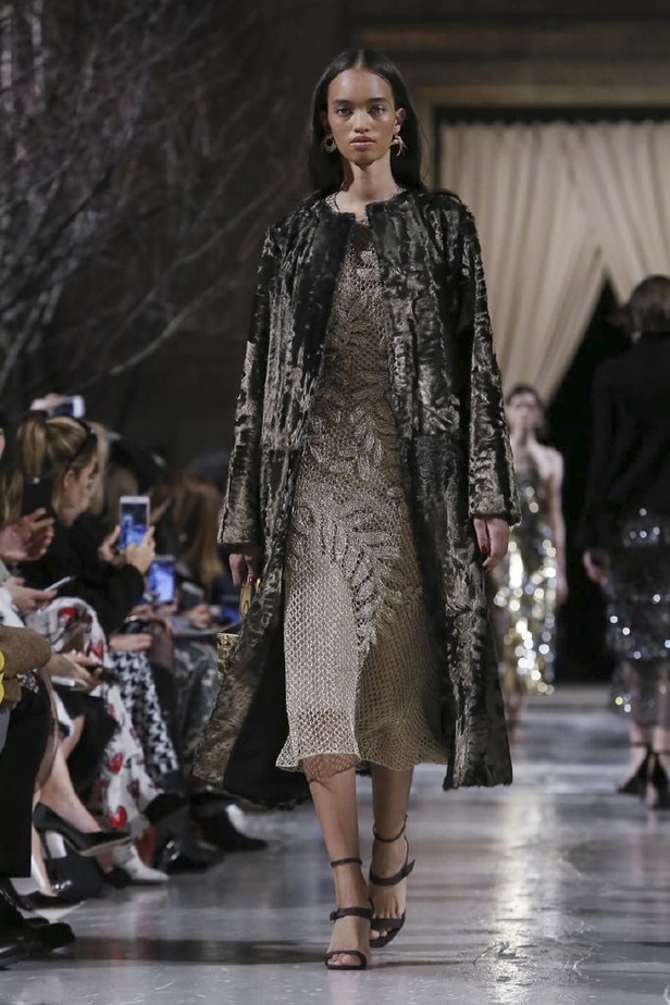 عرض أزياء اوسكار دي لارانتا لموسم خريف وشتاء 2018