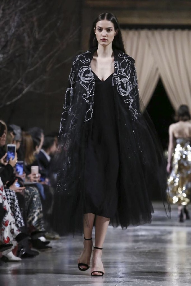 عرض أزياء اوسكار دي لارانتا لموسم خريف وشتاء 2018