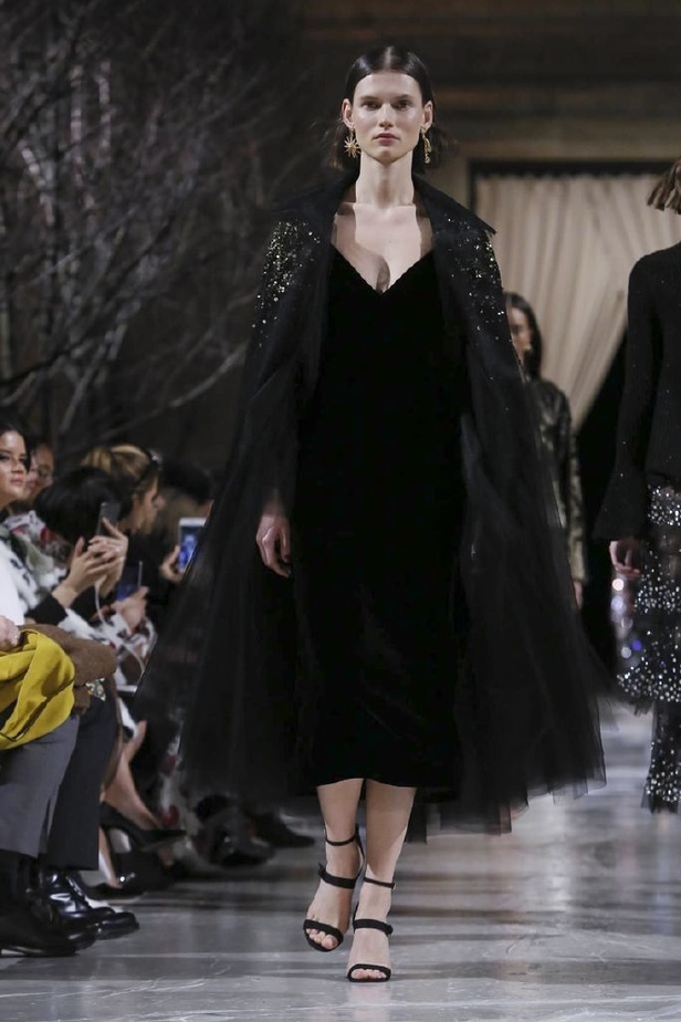 عرض أزياء اوسكار دي لارانتا لموسم خريف وشتاء 2018