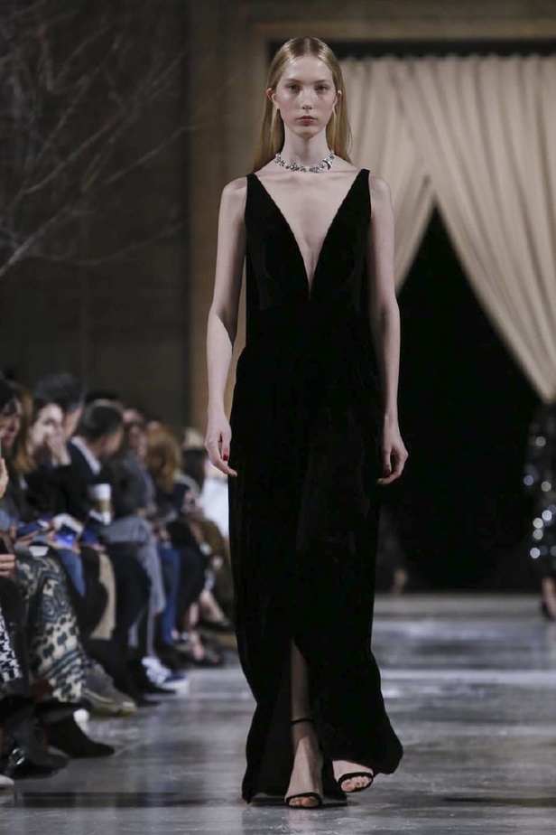 عرض أزياء اوسكار دي لارانتا لموسم خريف وشتاء 2018