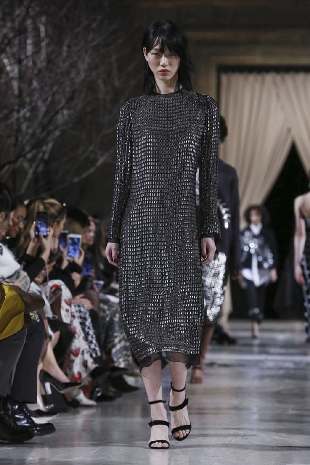 عرض أزياء اوسكار دي لارانتا لموسم خريف وشتاء 2018