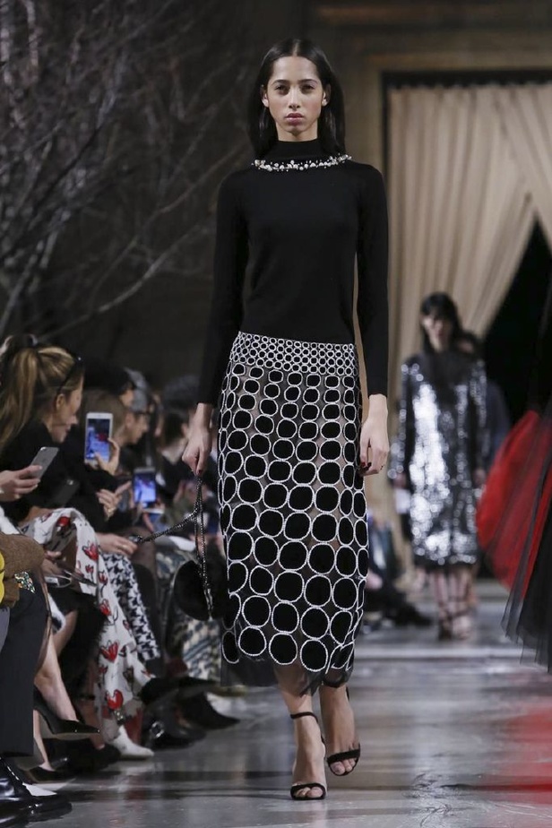 عرض أزياء اوسكار دي لارانتا لموسم خريف وشتاء 2018