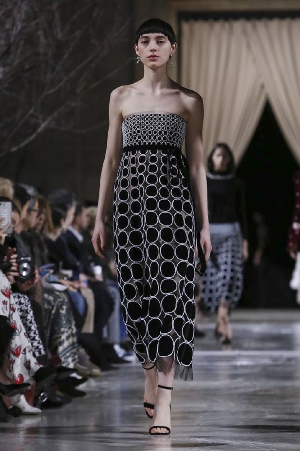 عرض أزياء اوسكار دي لارانتا لموسم خريف وشتاء 2018